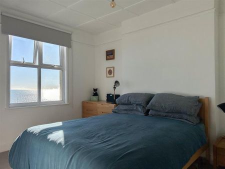 4 bedroom flat to rent - Photo 2