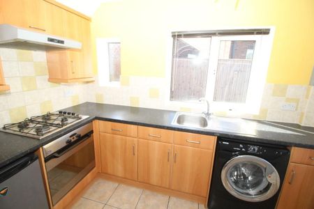 2 bedroom semi-detached house to rent - Photo 3