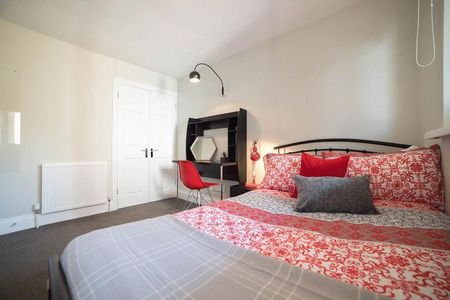 4 bedroom apartment to rent - Photo 3