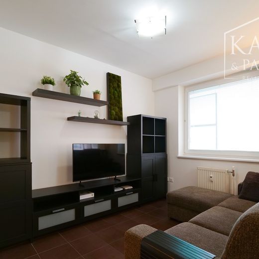 Kompletne zariadený 1,5i byt | Klimatizácia | Loggia | Garáž - Photo 1