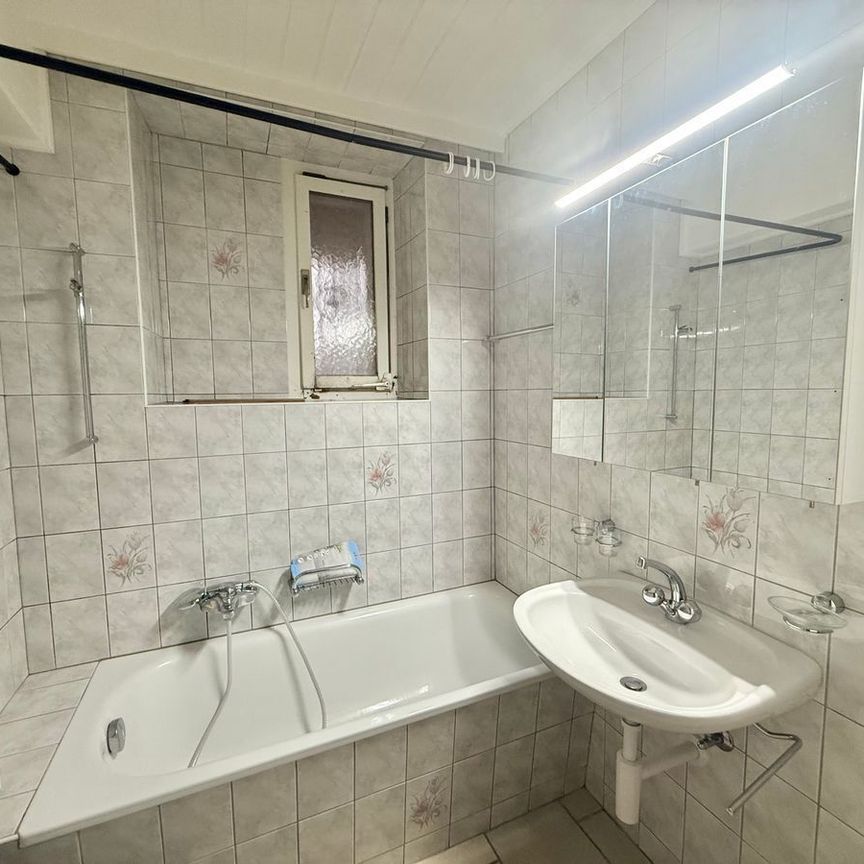 Charming renovated 4.5-room apartment in Tramelan - Photo 1