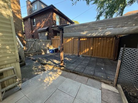 For Lease - 203 Fairleigh Avenue, Hamilton, Ontario - Photo 2