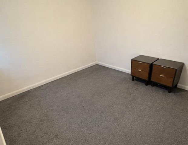 Room in a Shared House, Lewisham High St, SE13 - Photo 1