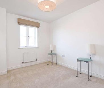 Wellesbourne Crescent, High Wycombe, HP13 - Photo 3