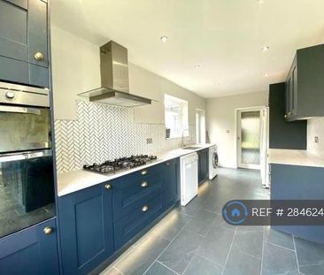 3 bedroom semi-detached house to rent - Photo 5