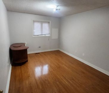 For Lease - 5048 Willowood Drive, Mississauga, Ontario - Photo 4