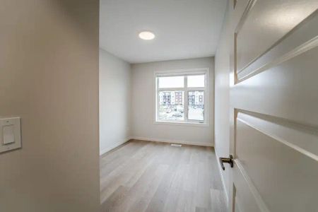 SF168 | 3 Bed, 2.5 Bath Townhouse Mahogany SE Calgary — 3 Bedroom 2.5 Bathrooms - Photo 4
