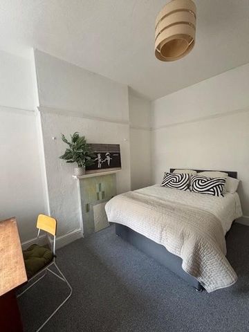 4 bedroom terraced house to rent - Photo 2