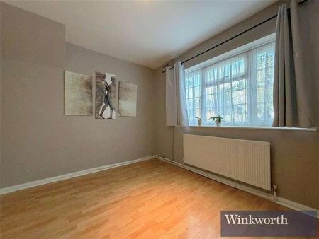Kempton Avenue, Northolt, UB5 - Photo 4