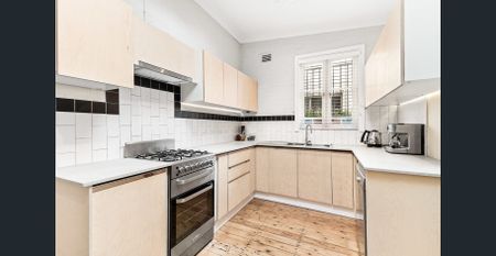 Gorgeous Family Home - Photo 4