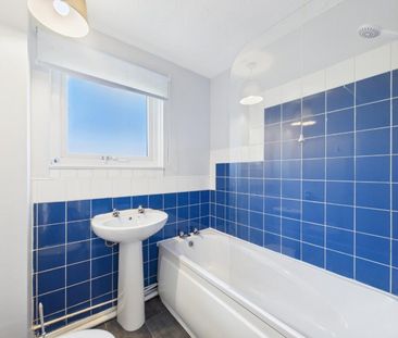 2 bedroom Flat To Let - Photo 5