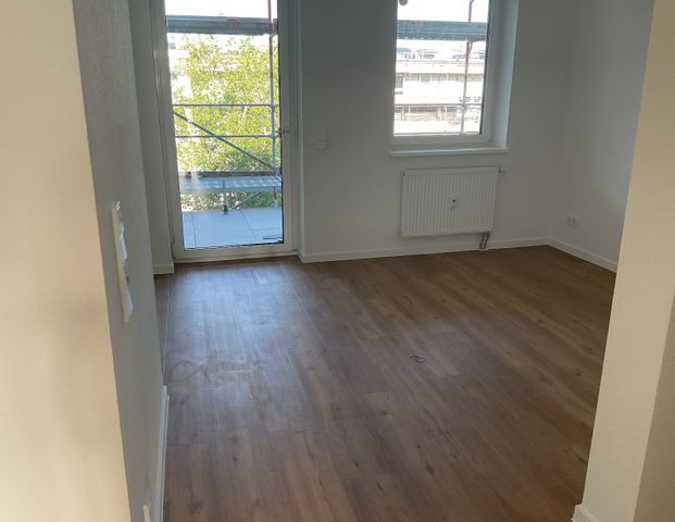 Für Aufsteiger: Moderne Wohnung im Dachgeschoss ohne Aufzug - Photo 1