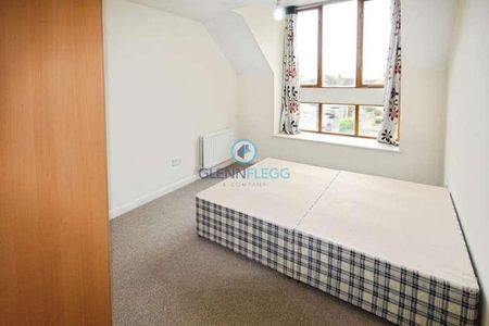 Honeysuckle Court, Colnebrook, SL3 - Photo 4