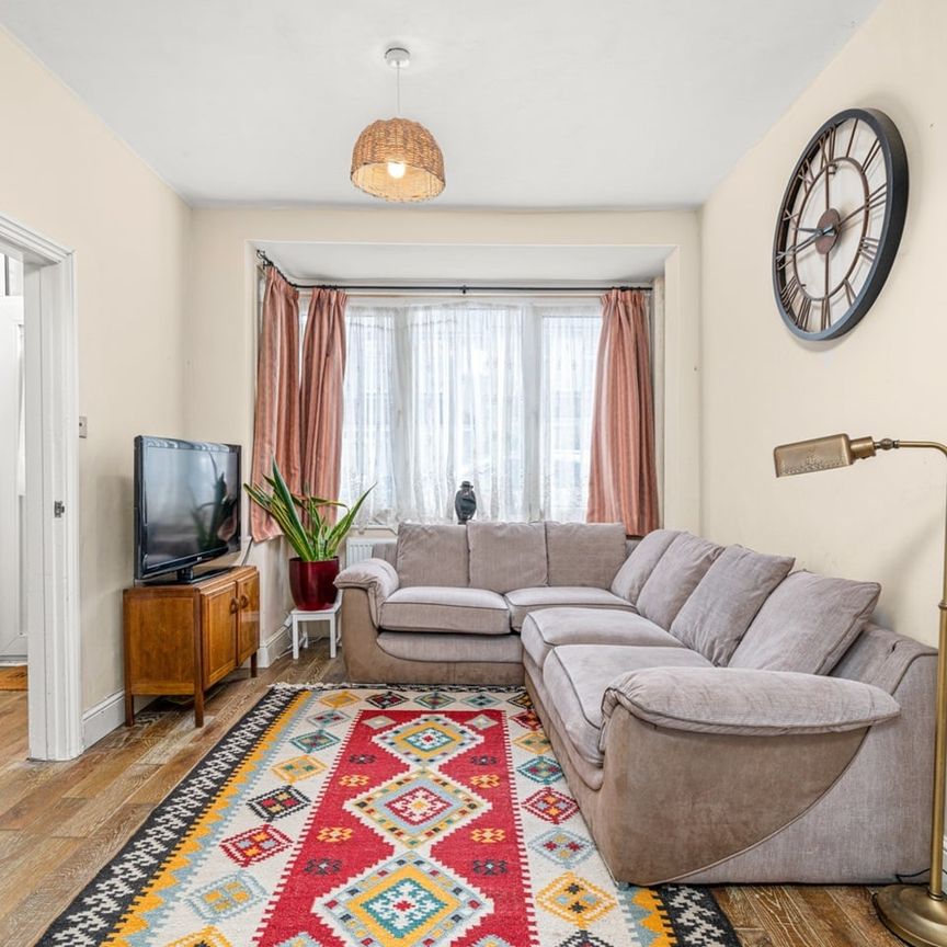 Room in a Shared House, Lakehall Road, CR7 - Photo 1