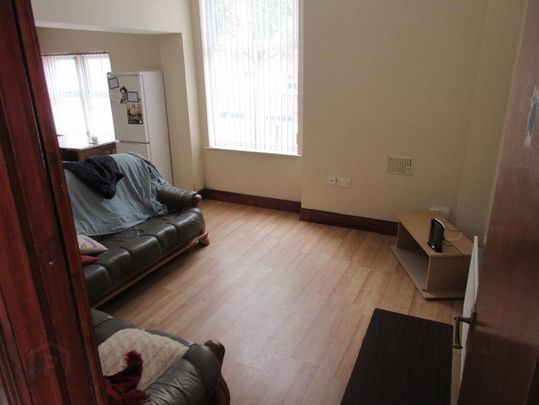 5 Bedroom House, 29 Agincourt Avenue, Queens Quarter, Belfast, BT7 1QA - Photo 1