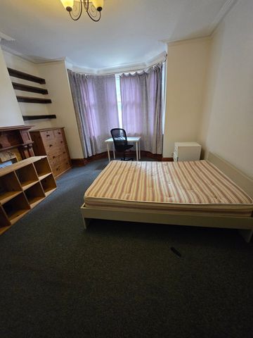 5 bed terraced house to rent in Earlham Road, Norwich, Norfolk - Photo 3