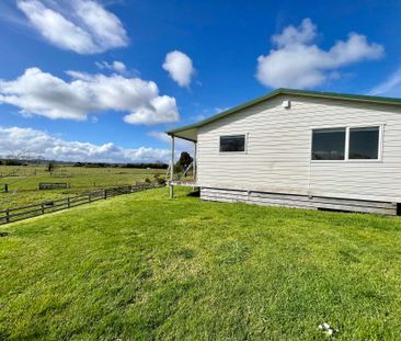 Charming 2-Bedroom Cottage on Picturesque Farmstead - Photo 2