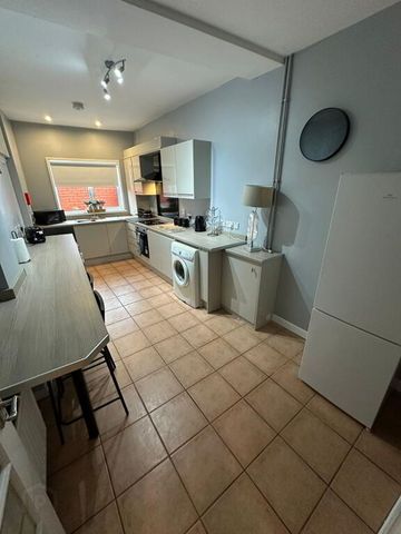 Room 4, 229 Donegall Rd, Belfast, BT12 5NB - Photo 5