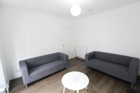 3 bedroom maisonette to rent - Photo 2