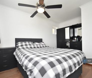 1 bedroom semi-detached house to rent - Photo 4