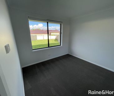 Spacious 2 bedroom unit - Photo 5