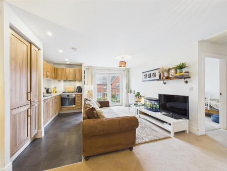2 bedroom coach house to rent - Photo 2