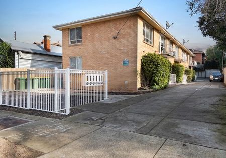 Register to Inspect this Impressive and modern 2 bedroom apartment! - Photo 2