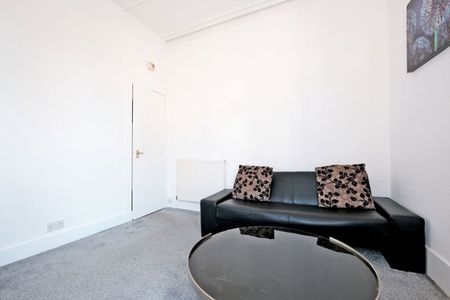 Flat 1, 135 Rosemount Place, AB25 2YH, Aberdeen - Photo 3