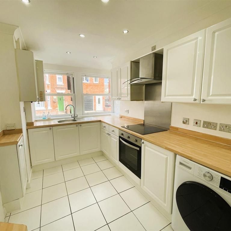 3 bedroom terraced house to rent - Photo 1