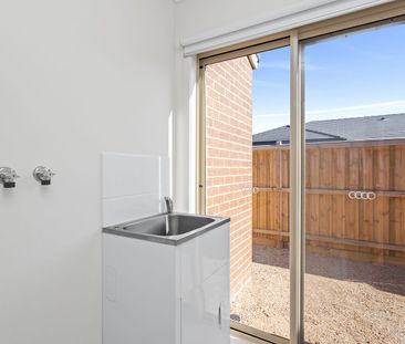 62 Courtenay Promenade, Fraser Rise, Vic 3336 - Photo 2