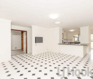 Fabulous Family Home - Plenty of Parking - Workshop - Photo 1