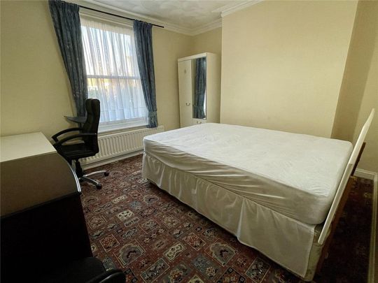 6 bedroom detached house to rent - Photo 1
