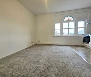 1 bed Apartment To Let - Photo 5