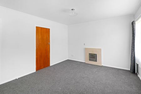 CENTRAL FLAT FERGUSSON DRIVE - GREAT LOCATION - Photo 2