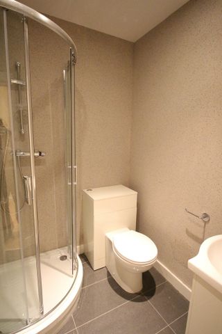 Lampton Road, Hounslow, TW3 4DP, Middlesex - Photo 2