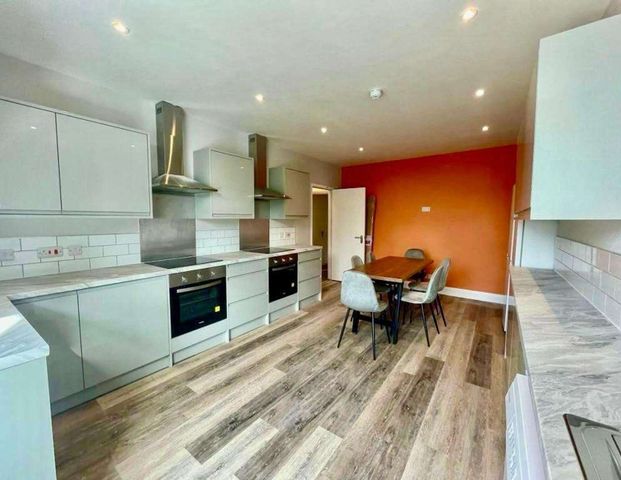 Whiteladies Road Room 9 - Photo 1