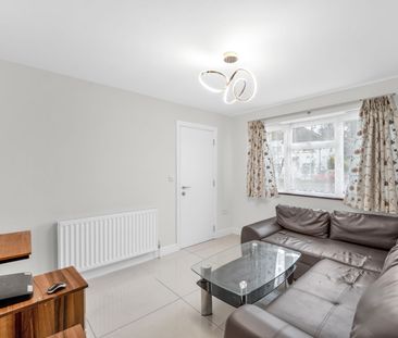 The Crescent, Harlington, Hayes, UB3 5NB - Photo 2