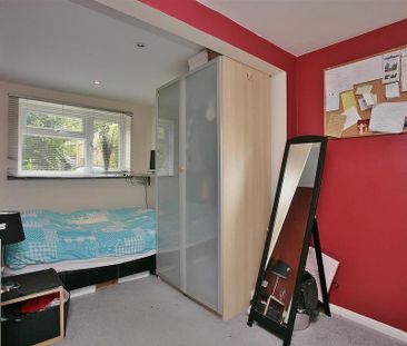 4 bedroom semi-detached house to rent - Photo 6