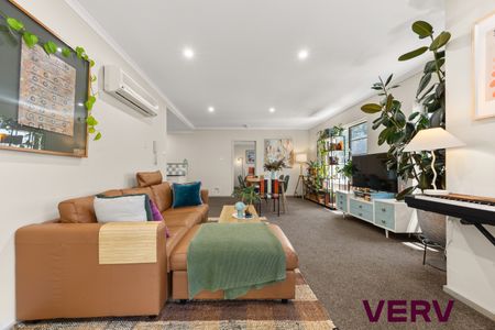 FABULOUS TWO-BEDROOM APARTMENT - Photo 5