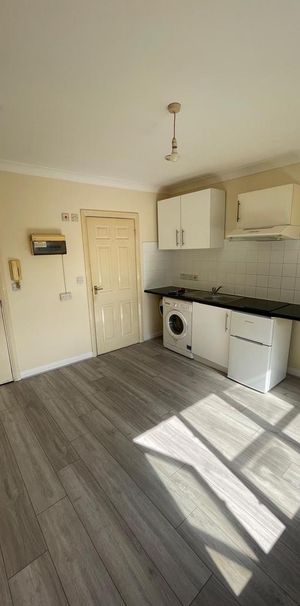 Studio to rent - Photo 2