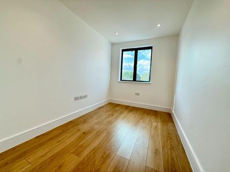 3 bedroom flat to rent - Photo 5