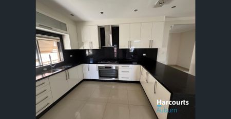 LARGE 4 BEDROOM HOUSE FOR LEASE - Photo 4