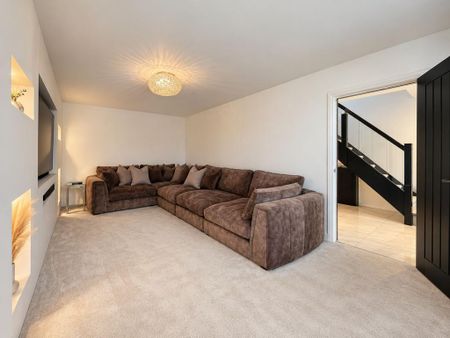 4 bedroom detached house to rent - Photo 2