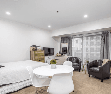 Easy City Living in a Quiet CBD Pocket - Photo 1