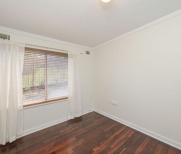 Retro Brick 60's home - Photo 4