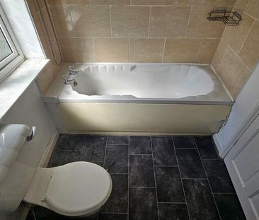 2 bedroom semi-detached house to rent - Photo 5