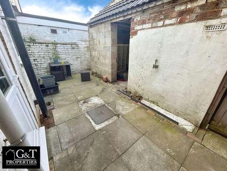 Maypole Hill, Halesowen, B63 - Photo 3