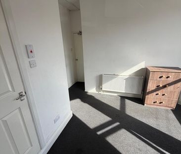 Room in a Shared House, Arngask Road, SE6 - Photo 6