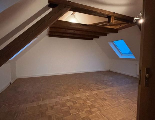 Charmante Dachgeschosswohnung mit Einbauküche & neuem Duschbad – frisch saniert! - Photo 1