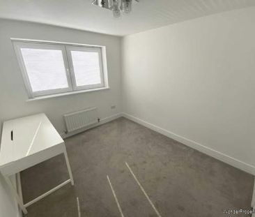 2 bedroom property to rent in Renfrew - Photo 4